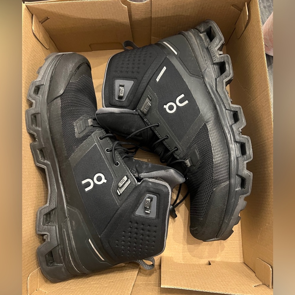 Black men’s On Boots. Used for patrol. Toes need to be re glued